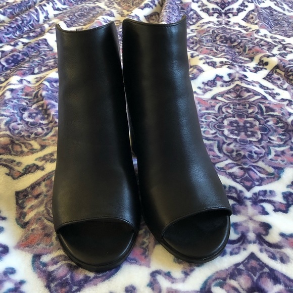 Steve Madden Tilt Mule - Picture 2 of 6